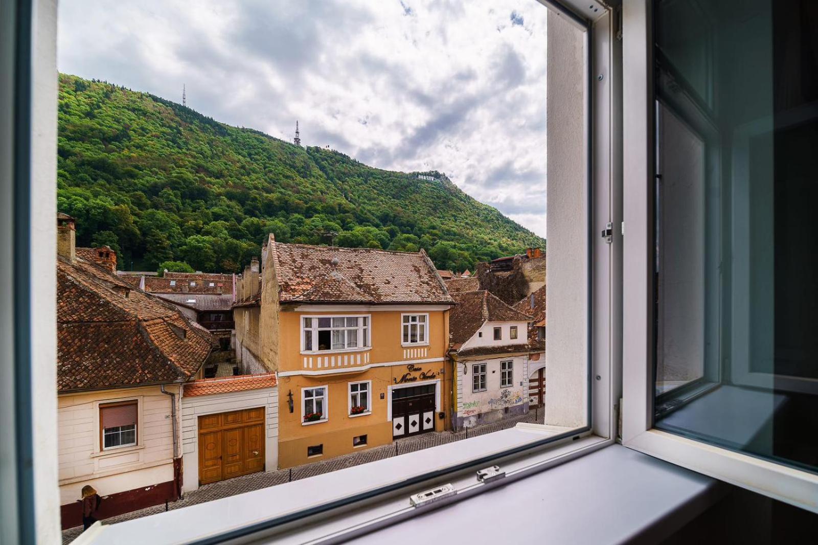 Alpine Sunrise Residence - Brasov Old Center エクステリア 写真